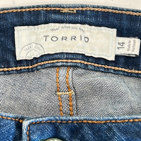 Torrid Plus Skinny Distressed Cuffed Jeans sz.14 - Picture 5 of 9